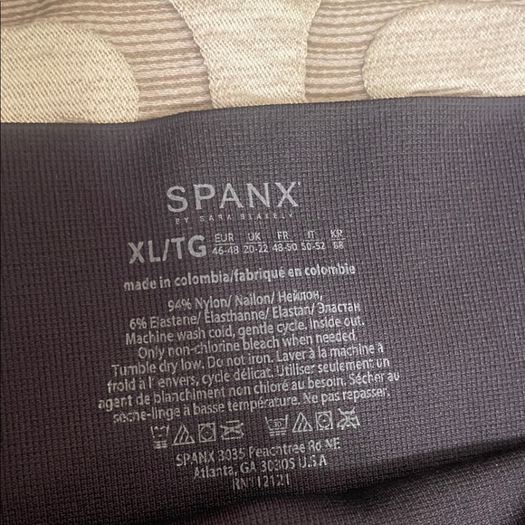 NWT SPANX Look at me now leggings black camo size XL - Picture 4 of 5